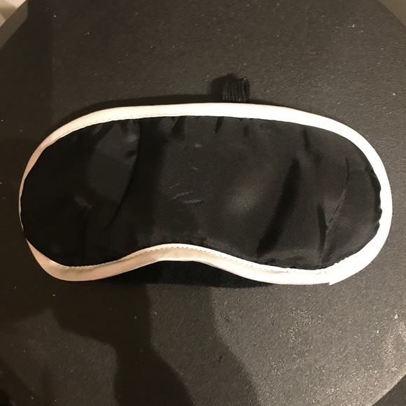 Blanket NEW BLACK BLOOMINGDALES TRAVEL, or use at HOME Black Pouch included New! - Picture 2 of 4